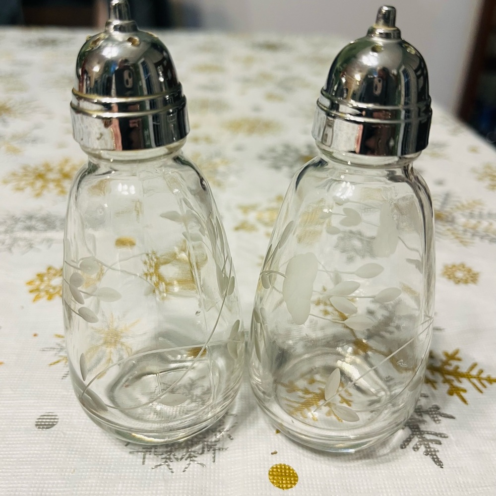 Princess House Crystal Heritage Pattern salt and pepper shaker